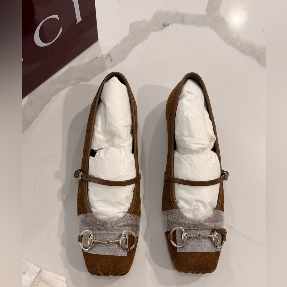 NWT Gucci - Horsebit ballet flat in light brown suede, size 37 (US7). - Picture 5 of 8